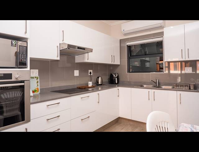 2 BEDROOM APARTMENT FOR SALE IN UMHLANGA RIDGE